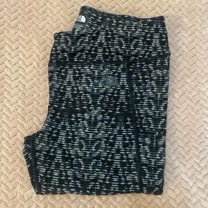 The North Face Woman’s Black and Gray Pattern Leggings Yoga Pants